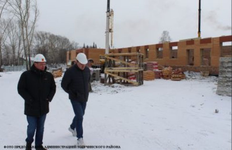 Глава Тогучинского района Сергей Пыхтин проконтролировал ход строительства детского сада в Тогучине