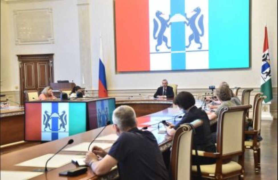 Губернатор Андрей Травников призвал поддержать медиков в борьбе с пандемией