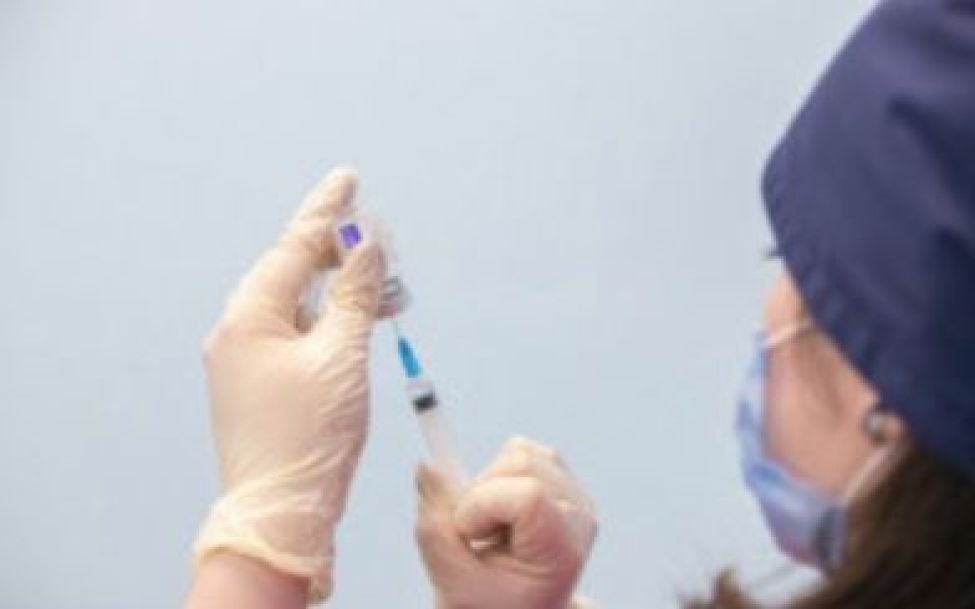 Минздрав региона приглашает новосибирцев пройти ревакцинацию от COVID-19 и вакцинацию от энцефалита