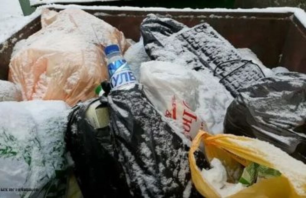 Житель Москвы выбросил 13 миллионов рублей, приняв пакет с деньгами за мусор