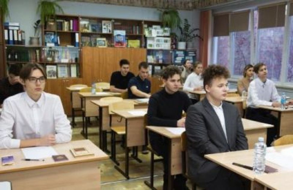 В школах Новосибирской области отменили антиковидные ограничения