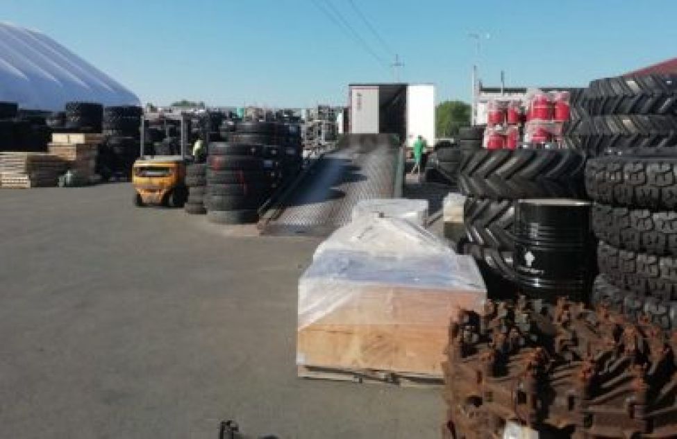 Запчасти, шины, аккумуляторы: более 1000 позиций гуманитарного груза отправлено аграриям Беловодского района
