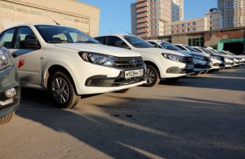 Еще 15 легковых автомобилей купили для поликлиник Новосибирска