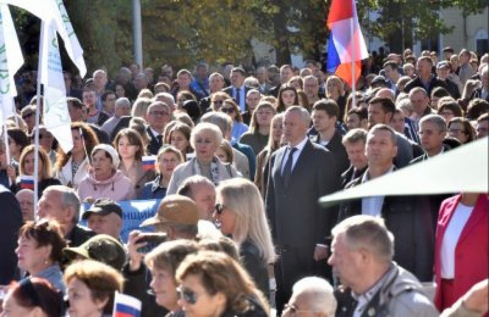 Митинг-концерт в поддержку Президента России и референдума на Донбассе собрал более 7 тысяч новосибирцев