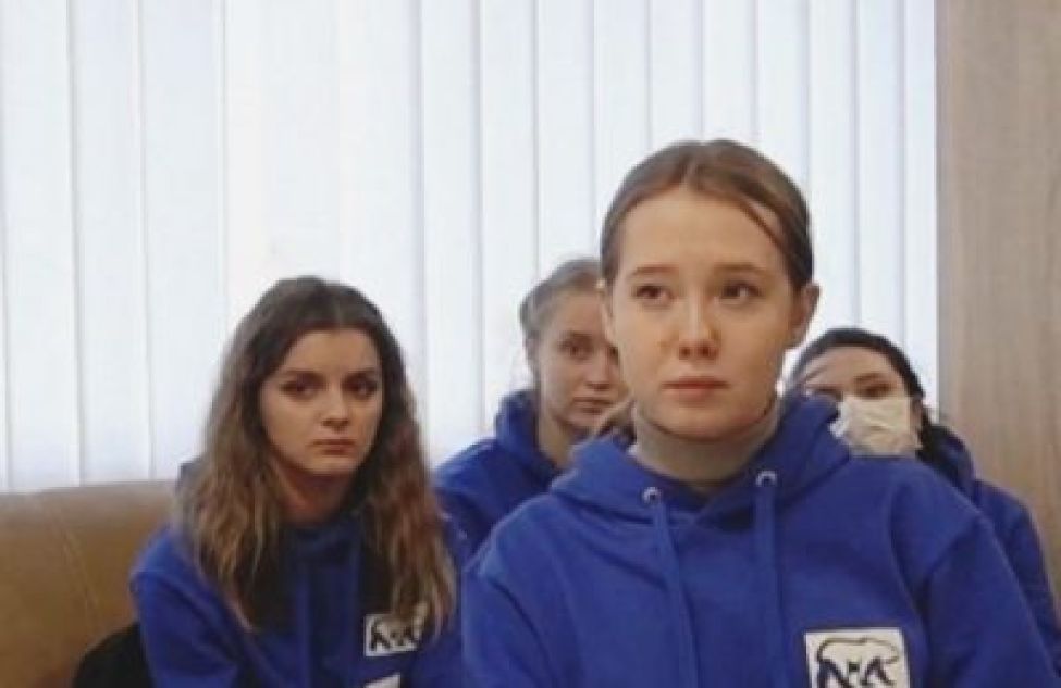 Группа девушек-волонтеров из Новосибирска отправилась работать в больницу Мариуполя
