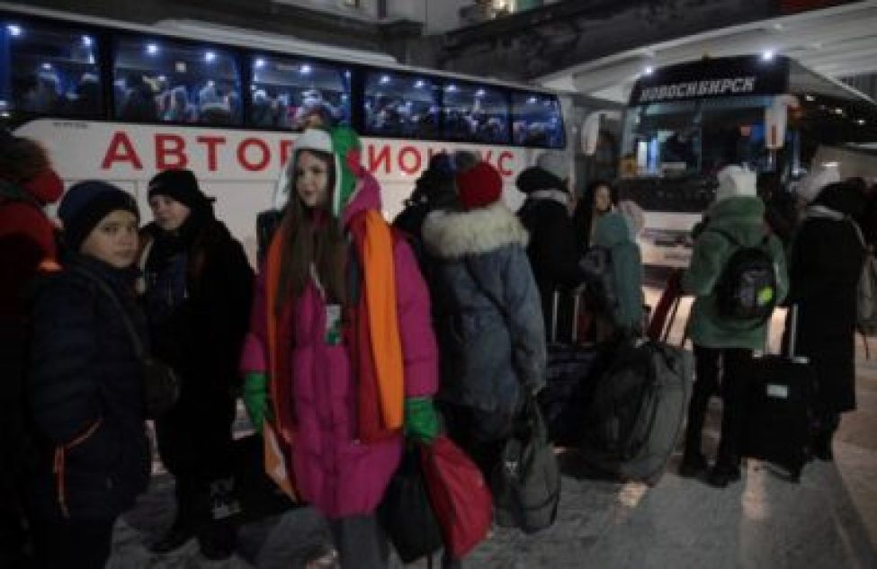 В Новосибирск – Новогоднюю столицу России – приехали 100 детей из ЛНР
