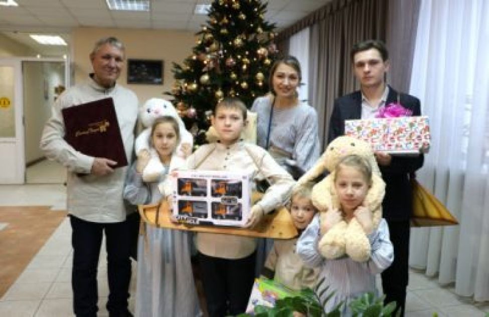 Семьей года-2022 стала музыкальная многодетная семья из Новосибирской области