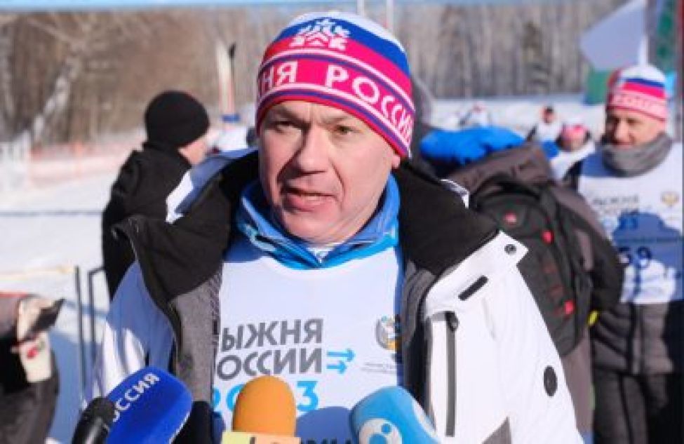 Губернатор Андрей Травников приветствовал участников открытия XLI Всероссийской массовой лыжной гонки «Лыжня России»