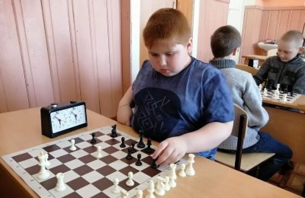 В Тогучинской средней школе № 5 прошел шахматный турнир «Тогучинская весна» среди учащихся начальных классов