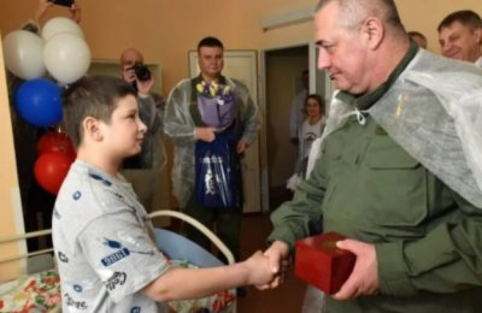 Десятилетнему мальчику Федору из Брянской области вручили медаль «За доблесть и отвагу»