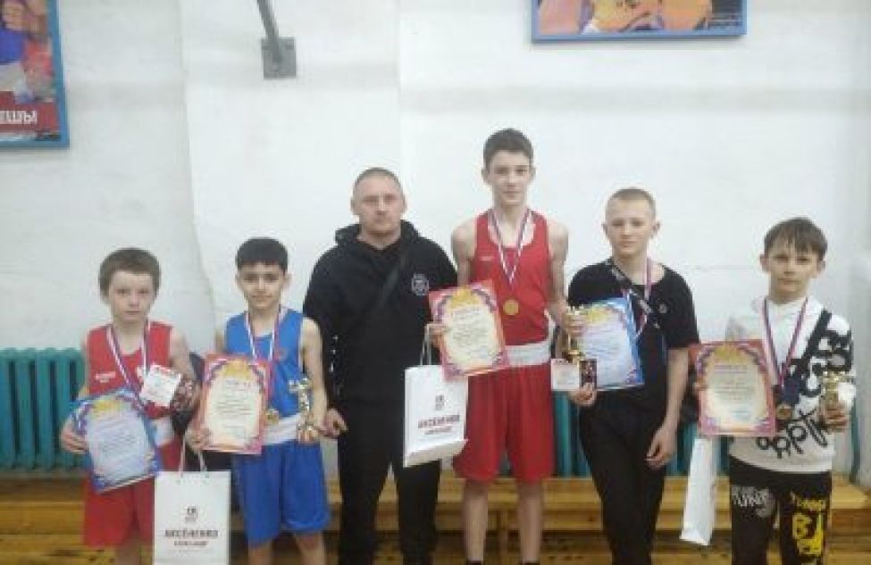 В рабочем поселке Мошково прошел открытый областной турнир по боксу среди юношей памяти Аксененко Н.Е.