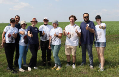 Волонтеры Тогучинского района спасли сад от засухи