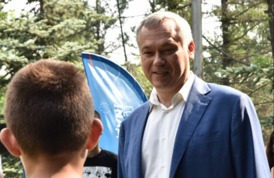 Губернатор Андрей Травников встретился с детьми из Беловодского района ЛНР, отдыхающими в Новосибирской области