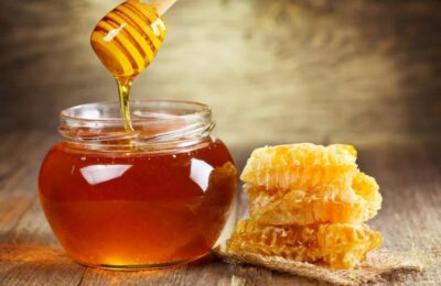 Специалисты Россельхознадзора рекомендуют приобретать мёд в специализированных торговых местах