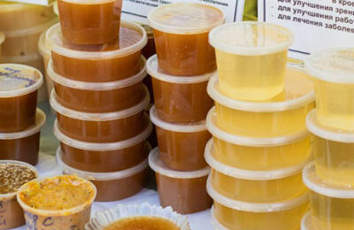 Специалисты Россельхознадзора Новосибирской области рекомендуют приобретать мед в специализированных торговых местах