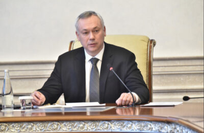 Губернатор Андрей Травников поручил с 1 октября обеспечить второе в этом году повышение заработной платы работникам бюджетной сферы выше запланированного уровня