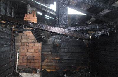 Два пожара за неделю в Тогучинском районе привели к повреждению жилого дома и автомобиля
