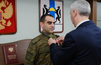 Губернатор вручил врачу-герою медаль Суворова