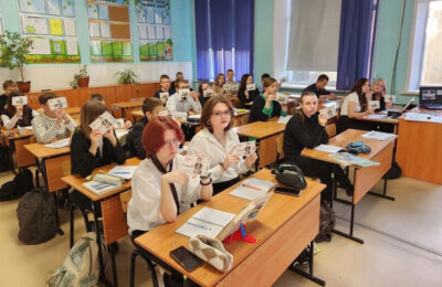 Тогучинские школьники адресовали участникам специальной военной операции открытки