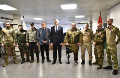 Губернатор Андрей Травников принял участие в церемонии вручения государственных наград бойцам специальной военной операции