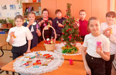 Новый год — это всеми любимый праздник,но особенно его ждут дети