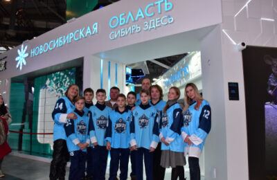 Юные новосибирские хоккеисты отметили День хоккея на Международной выставке «Россия»
