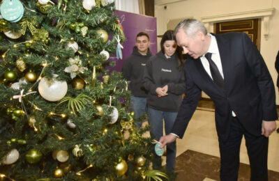 Губернатор Андрей Травников исполнит новогодние мечты трёх детей в рамках акции «Ёлка желаний»