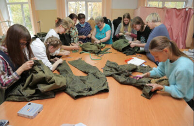 Студенты Новосибирского колледжа лёгкой промышленности и сервиса помогли бойцам СВО, выполняя военные заказы