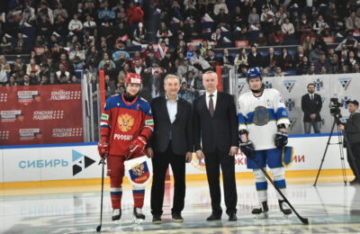 Губернатор Андрей Травников и президент ФХР Владислав Третьяк отрыли в Новосибирске международный турнир по хоккею