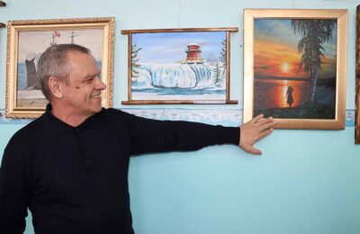 Художник-самоучка открыл выставку картин в Тогучине