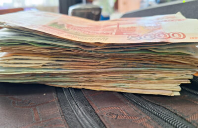 Сотрудник гостиницы нашел под матрасом в номере миллион рублей