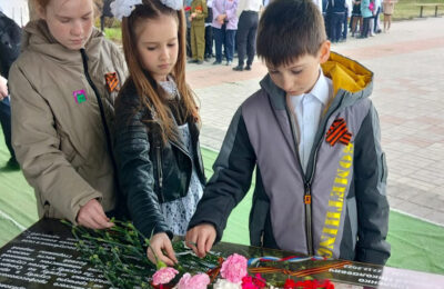 В школе Тогучина открылась Парта Героя, посвященная участнику СВО