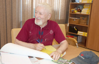 Автор знаменитого шлягера «Белый теплоход» приехал в Тогучин