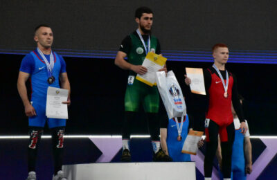 Новосибирец завоевал медали чемпионата России по тяжелой атлетике в первый день турнира 
