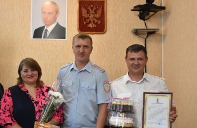 В Отделе МВД России по Тогучинскому району чествовали многодетную семью сотрудника