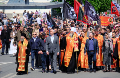 Тысячи новосибирцев приняли участие в Крестном ходе в честь Дня славянской письменности и культуры