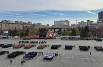 В центре Новосибирска прошла первая репетиция военного парада
