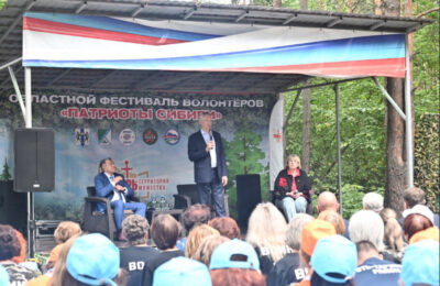 Андрей Травников провёл час в живом диалоге с патриотами – волонтёрами Новосибирской области