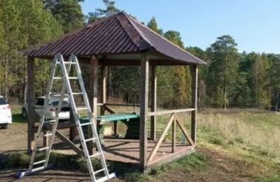 Восстановлена беседка на «пеньках» в Тогучине!