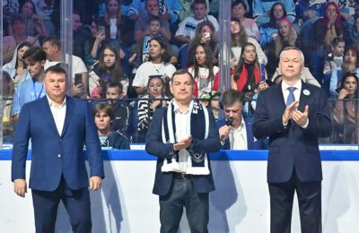 Хоккейный сезон на старте: Губернатор Андрей Травников поздравил хоккейную «Сибирь» и всех её поклонников с Днём болельщика
