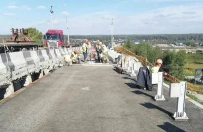 На путепроводе в Плотниково переключили движение на обновленную левую половину