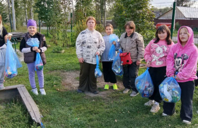 Юные жители села Лекарственное привели в порядок любимую площадку